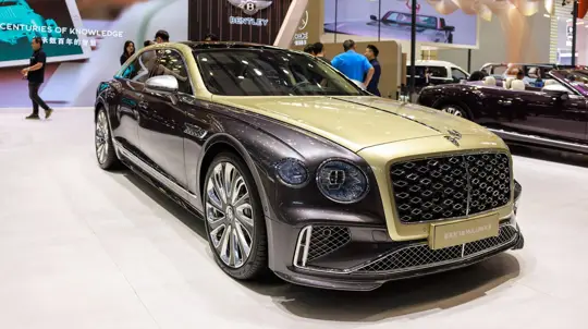 Россияне пересаживаются на люксовые машины: названы главные хиты июля