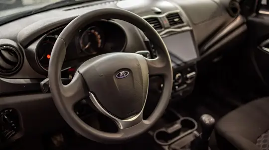 АвтоВАЗ признал ошибку: угрожавшие жизни Весты будут перепрошиты бесплатно