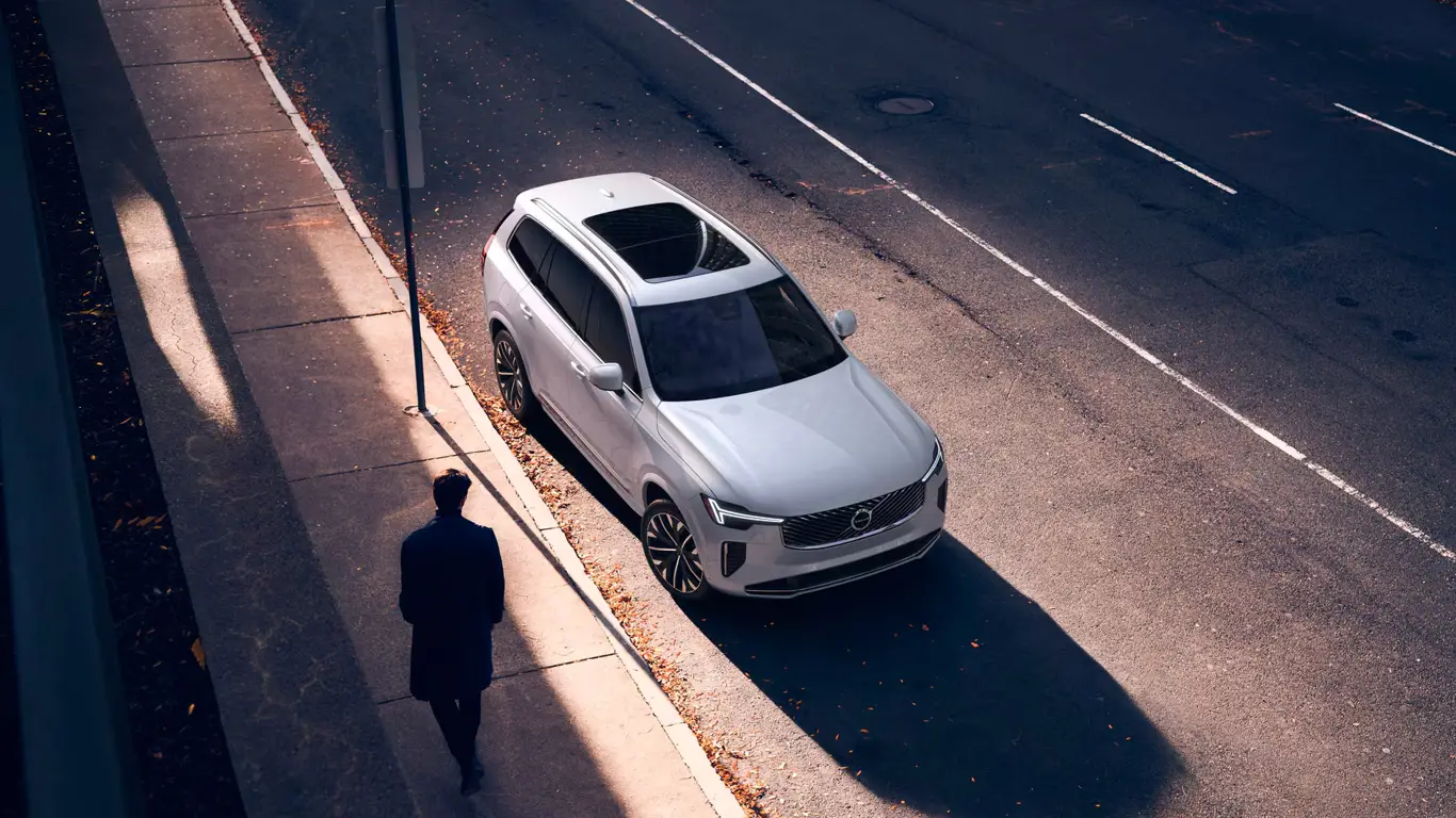 Volvo делает ставку на роскошь: XC90 получил массажные кресла и премиум-звук