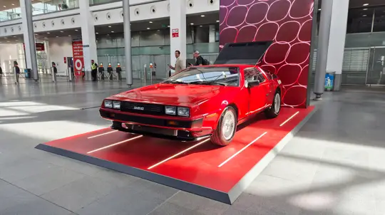 Назад в будущее: в Мюнхене решили сыграть на ностальгии, представив уникальную модель