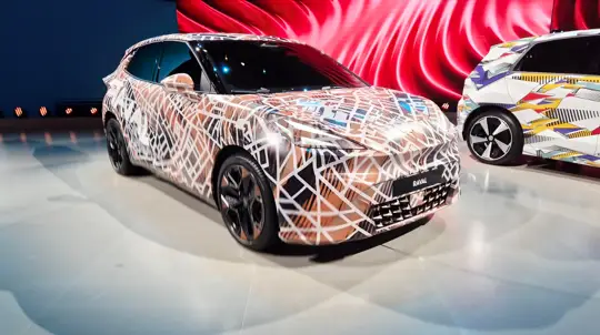 Городской электромобиль с драйверским характером: спортивная ДНК в комплекте