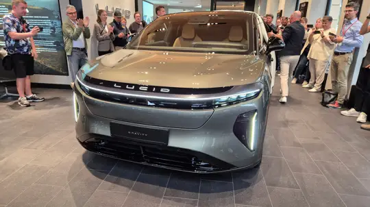 Люкс по-американски: европейцы уже назвали Lucid Gravity убийцей Mercedes и BMW