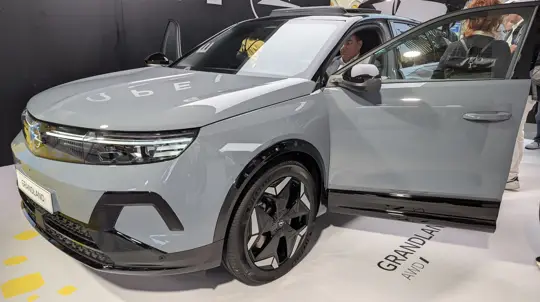 Европейские пенсионеры в шоке: Opel представил спорткар в кузове SUV