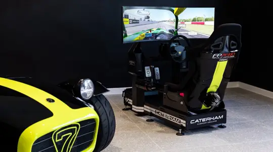 Гостинная дома вместо трека: окунуться в мир гонок теперь может каждый