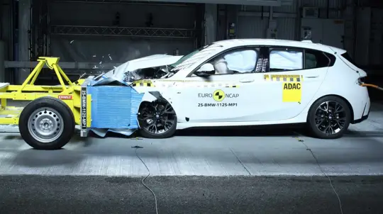 Баварцы сэкономили на безопасности: бюджетный авто бренда провалила испытания