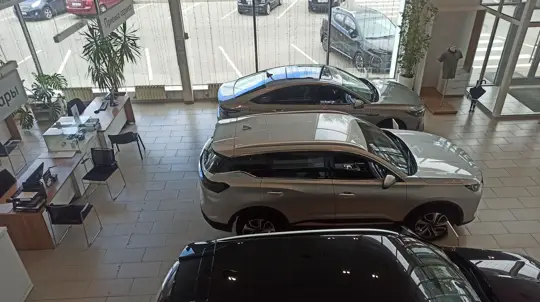 Слабый рубль «съест» все деньги: россиянам не светят новые автомобили еще долго