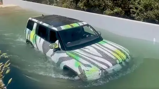 Море по колено: этот электромобиль будет плавать как олимпийский чемпион