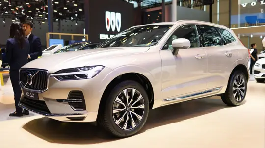 Безопасные машины могут отправить в полет через лобовое стекло: Volvo недоглядела