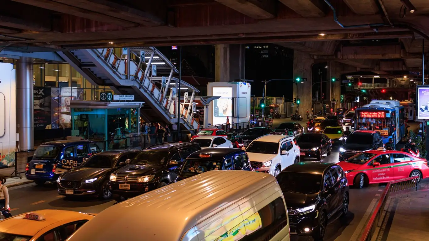 В Россию выстроилась очередь из китайских машин: весь утиль везут к нам