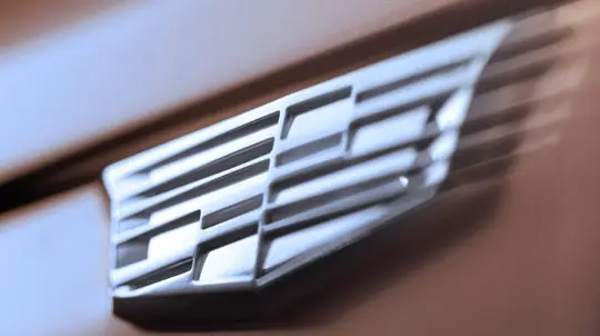 Cadilalc вернулся в прошлое: компания вспомнила о черно-белых телевизорах