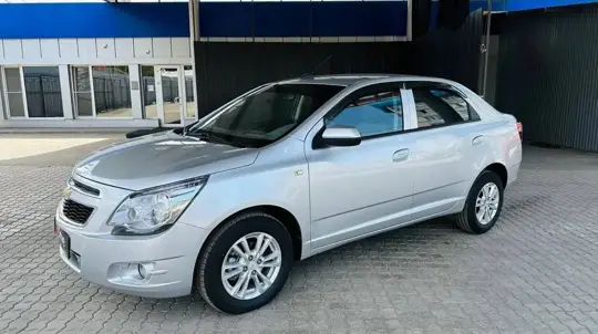 Бюджетный седан стал еще экономичнее: ждем в России конкурента LADA Granta