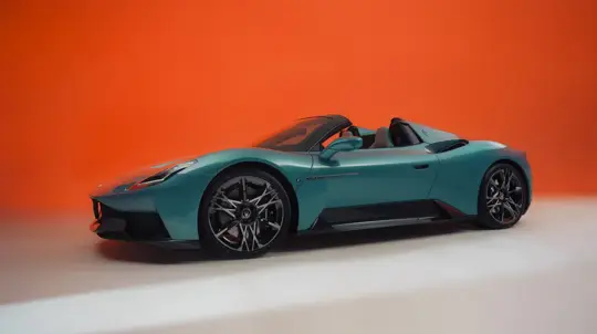 630 л.с. и 0–100 км/ч за 2,9 с: преемник MC20 с V6 Nettuno дебютирует в Турине