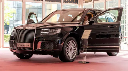 Поп-король показал свой премиальный автомобиль: мощь, роскошь и личная эмблема