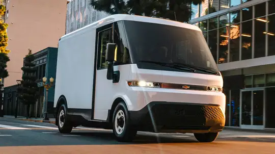 Chevrolet оживил свои электрофургоны: теперь водителям BrightDrop не будет скучно на маршруте