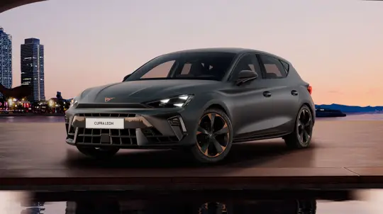«Горячий, но доступный»: новый Cupra Leon V получил турбомотор, богатый салон и цену, в которую не верится