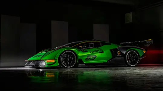Итальянцы пошли против тренда: Lamborghini снова делает ставку на бензин