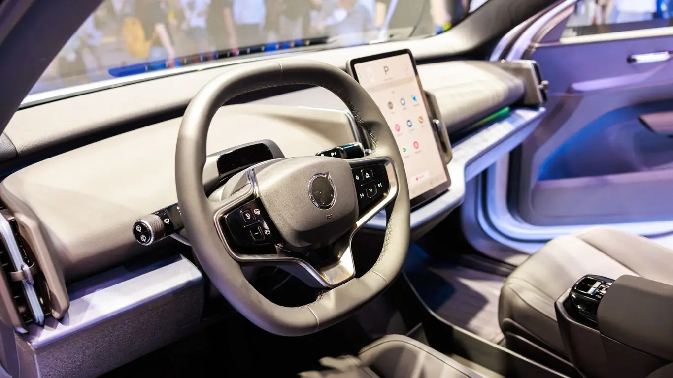 Продажи электромобилей Volvo «просели»: названа главная причина