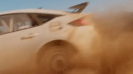 Этот Honda Civic не про парковку у офиса — он летает боком по раллийным трассам