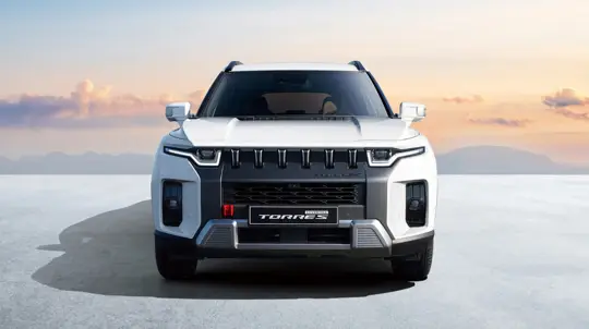 KGM показала гибридный кроссовер, который идеально подойдет для британских пробок