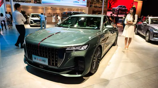 Новый дизайн, пневмоподвеска и полный привод: за китайский премиум просят 10 млн рублей