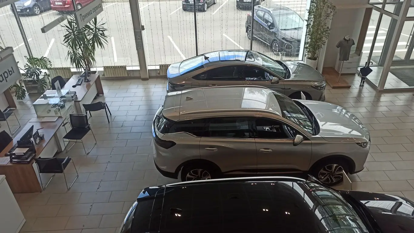 Осень без скидок: почему автомобили снова подорожают и когда ждать спад