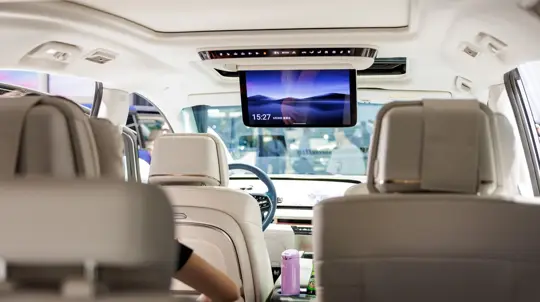 Ваше авто слушает и передаёт данные — кто зарабатывает на вашей поездке