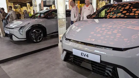 Европу ждет переломный момент в 2026 году: лишь одна модель - бензиновая