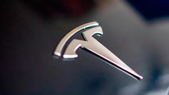 Из суперкаров в электромобили: Tesla доверила новый рынок бывшему руководителю Lamborghini