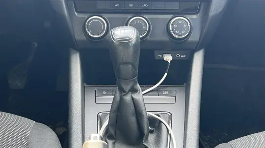 Любителям полного контроля: современные спорткары, которые всё ещё предлагают механику