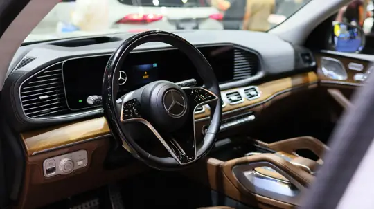 Автопилоту Mercedes доверять нельзя: кто на самом деле ближе к автономности