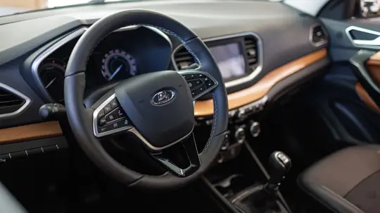 АвтоВАЗ скрывает очередную проблему в своих авто: теперь руль в LADA Vesta начинает вибрировать