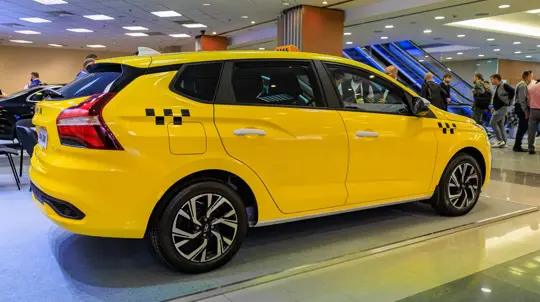 Таксопарки принялись спасать тонущий АвтоВАЗ: хоть кому-то нужны российские машины