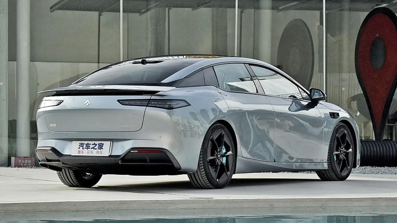 Двери-«ножницы», 340 л.с. и цена 3,78 млн: чудо инженерии с фантастическим разгоном в РФ