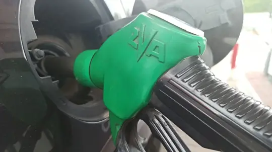 Нефтедобывающая страна станет «Бодяжить» бензин: россиян ждет топливо плохого качества