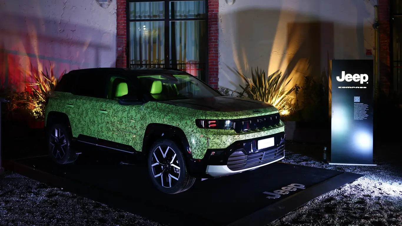 Бунтарский стиль: Galo превратил Jeep Compass в автомобиль-картину