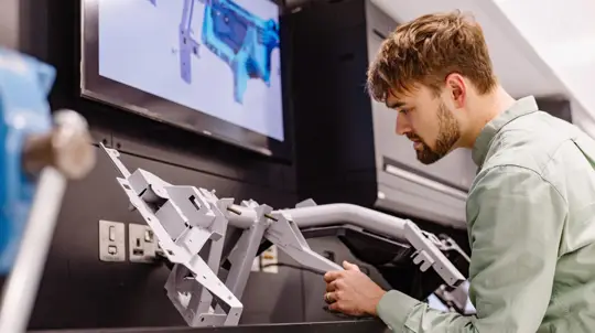 Скрытая деталь, большой эффект: JLR режет тонны выбросов за счет одной детали