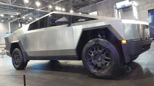 Калифорния прижала Tesla за «самоуправление», но дала время на манёвр