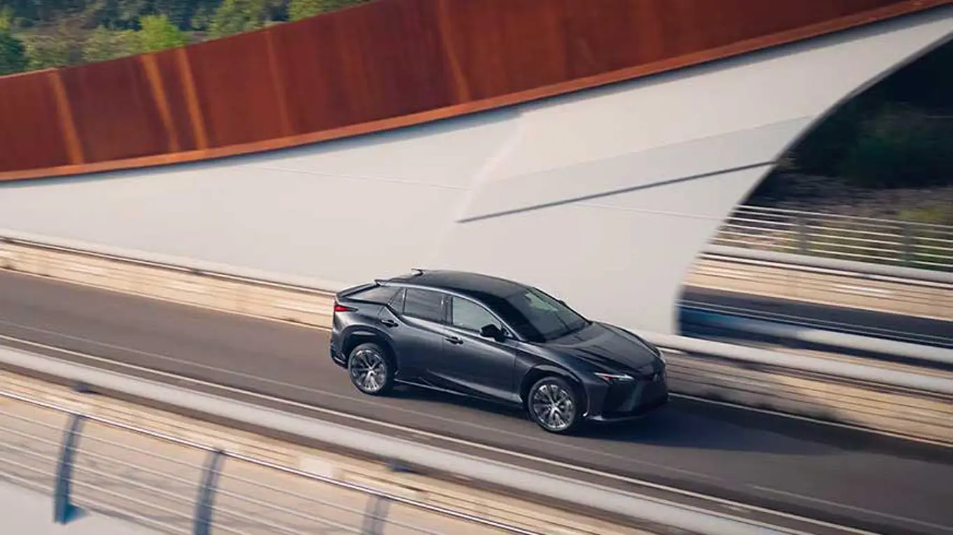 Lexus переносит значок F Performance в электрическую линейку