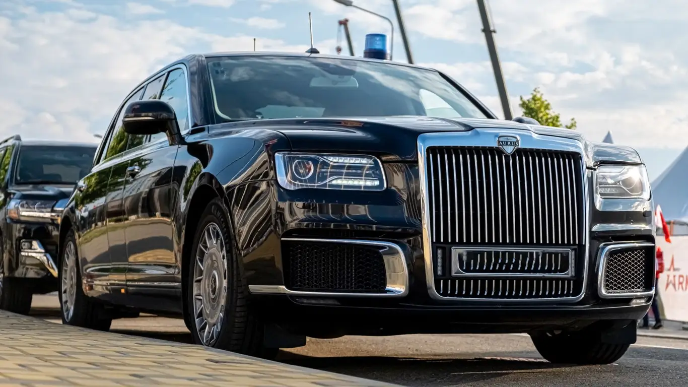 Цена на новый седан для чиновников от Aurus повергла в шок россиян