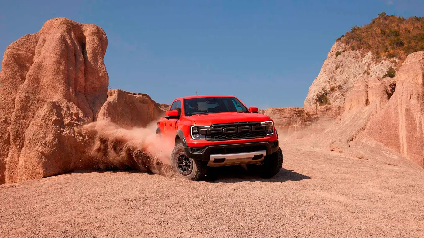 Владельцев мощных пикапов Ford обучат ездить не только по «каменным джунглям»