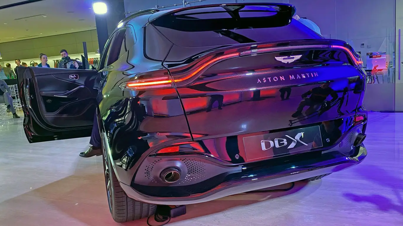 Aston Martin вызывает DBX на пит-стоп из-за «болтов-беглецов»