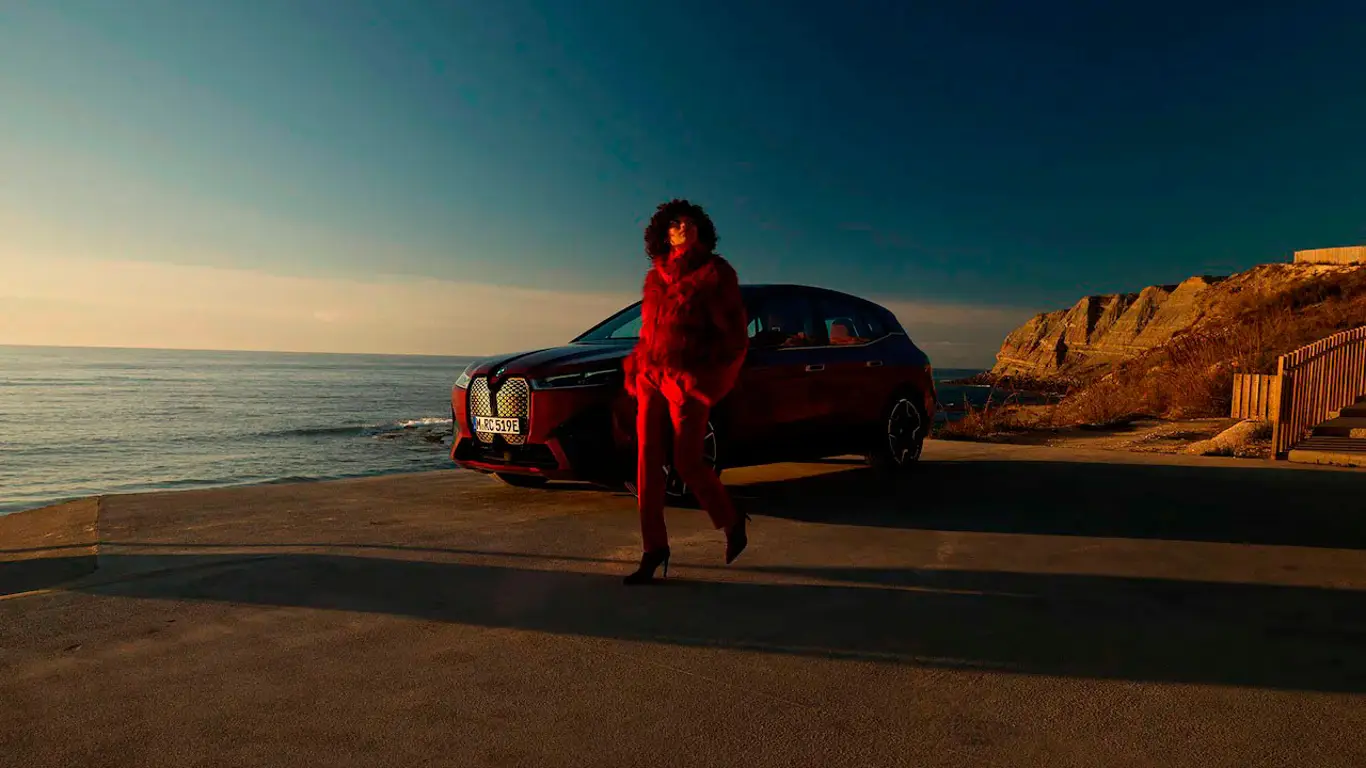 650 «лошадей» и 600 км запаса хода: чем еще удивит новый BMW iX