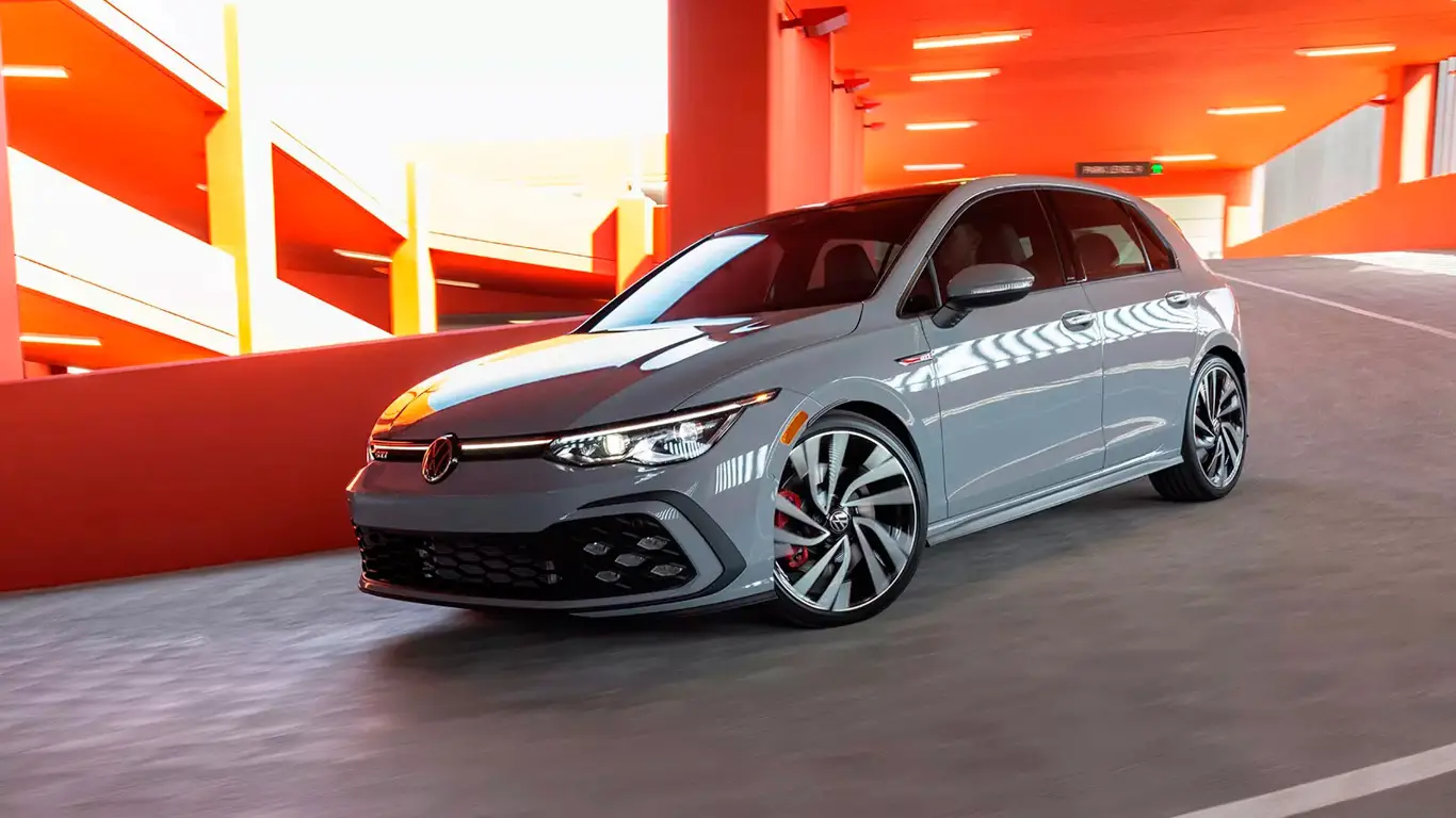 Новый Golf GTI догнал по стоимости BMW 3-Series