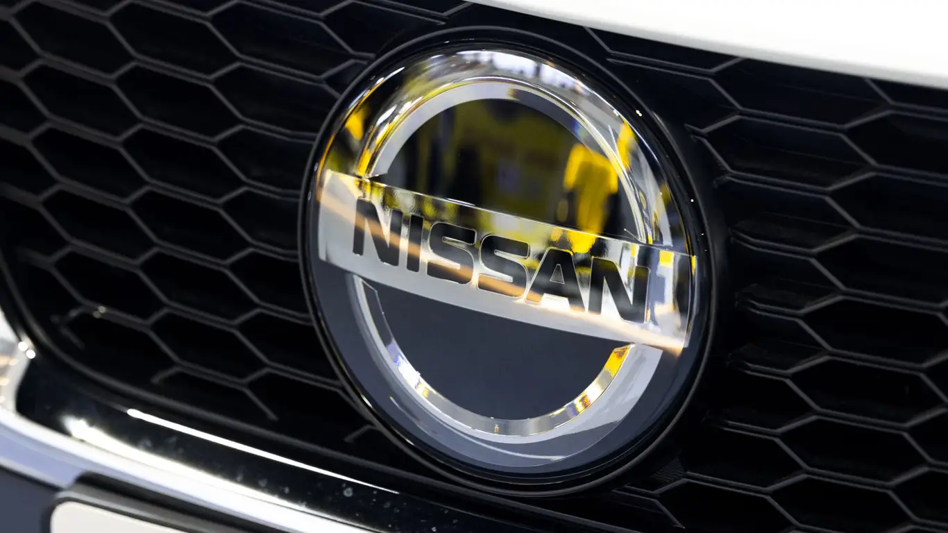 Прозрачный капот и новая внешность: самый популярный кроссовер Nissan преобразился