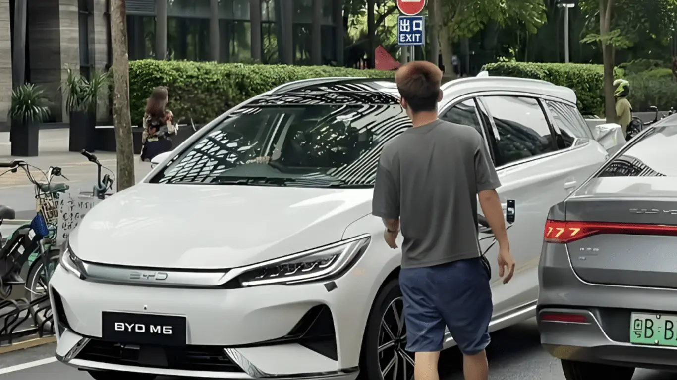 Новый электрический минивэн от BYD: теперь понятно, кого взяли за основу