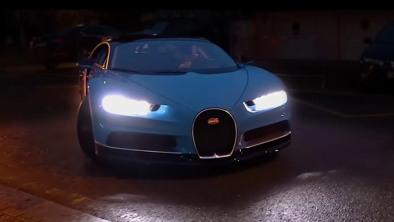 413 км/ч без штрафа и пустой бак за 9 минут: этот владелец Bugatti продемонстрировал все возможности гиперкара