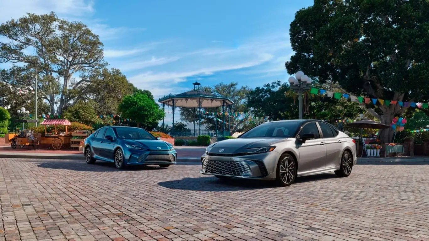 Автогигант Toyota представил новое поколение седана Camry 2025 года