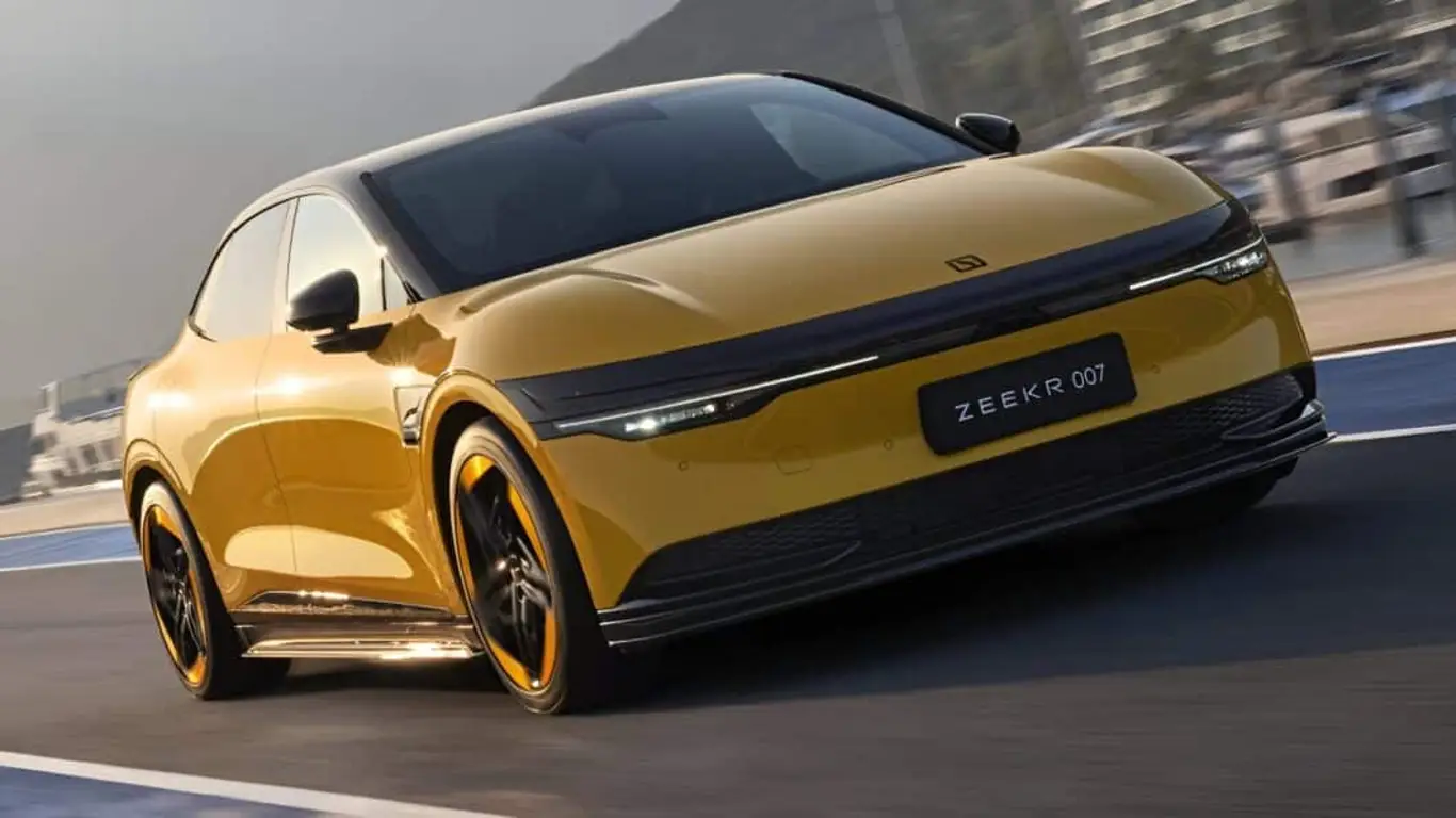 Спортивные сиденья установлены не просто так: этот электромобиль опередил Tesla Model S Plaid