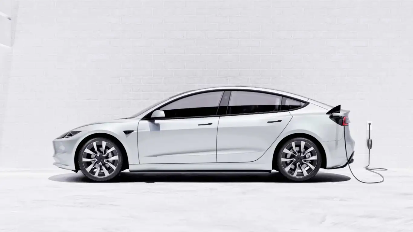 Tesla рассказала, что происходит с ее батареями после 320 000 км