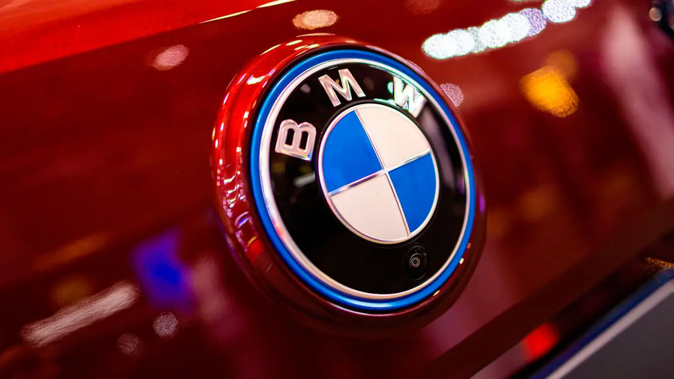 BMW разрывает крупный контракт на поставку батарей